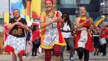 Samba Galêz dancers  